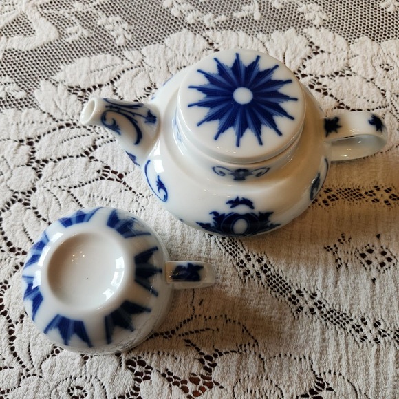 Vtg B&G (Bing & Grøndahl) "All-in-one" teapot and cup! Blue white, porcelain - Picture 2 of 7